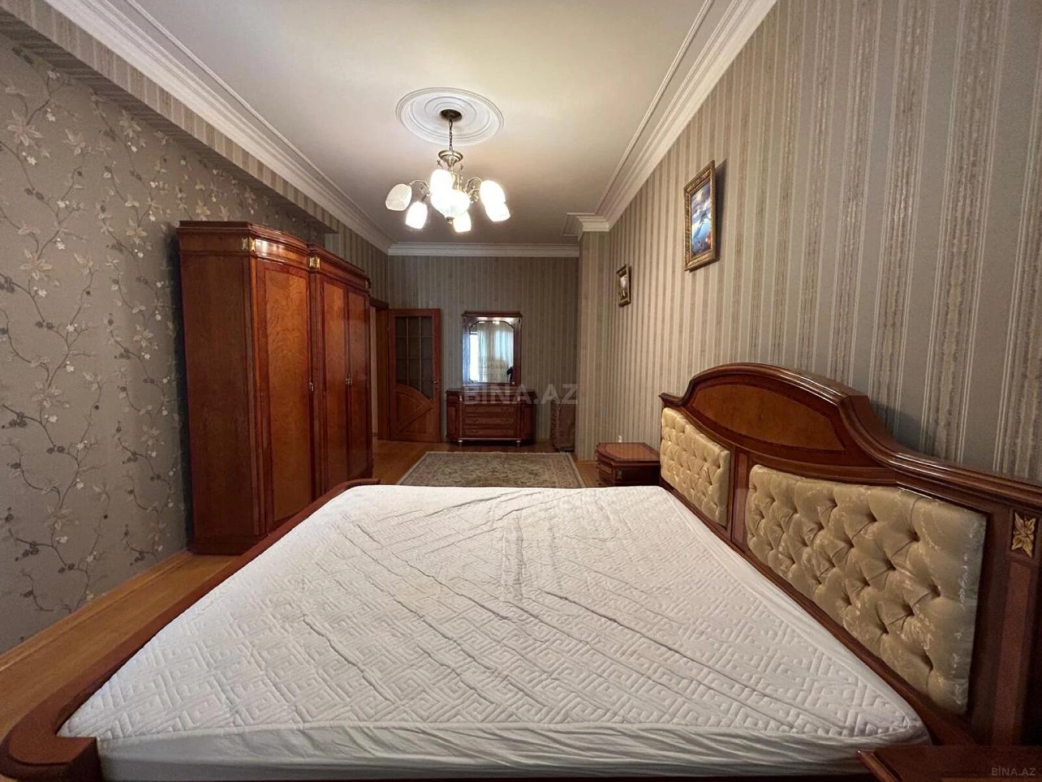 Satılır 4 otaqlı mənzil 220 m²