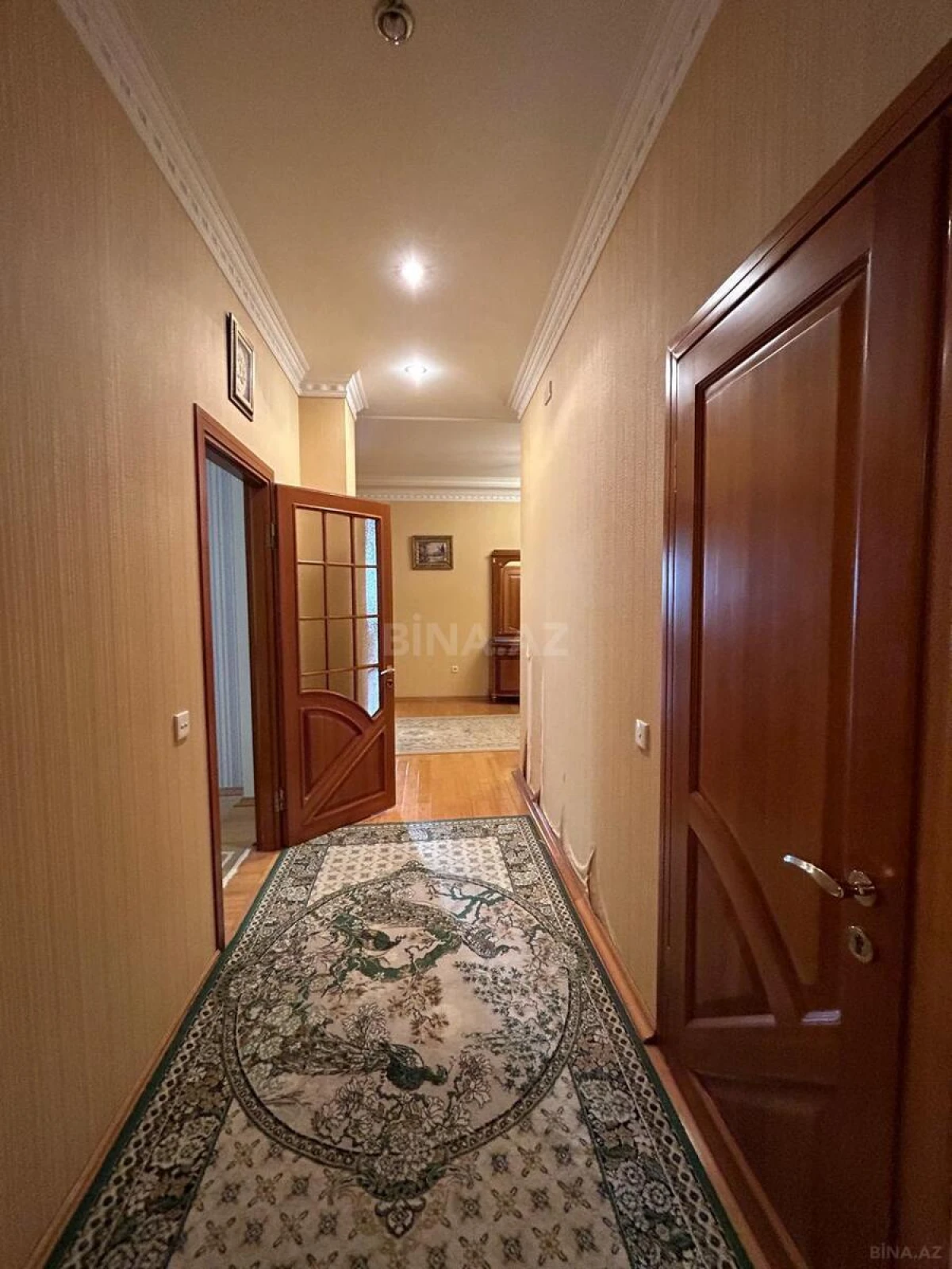 Satılır 4 otaqlı mənzil 220 m²