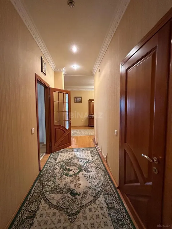 Satılır 4 otaqlı mənzil 220 m²