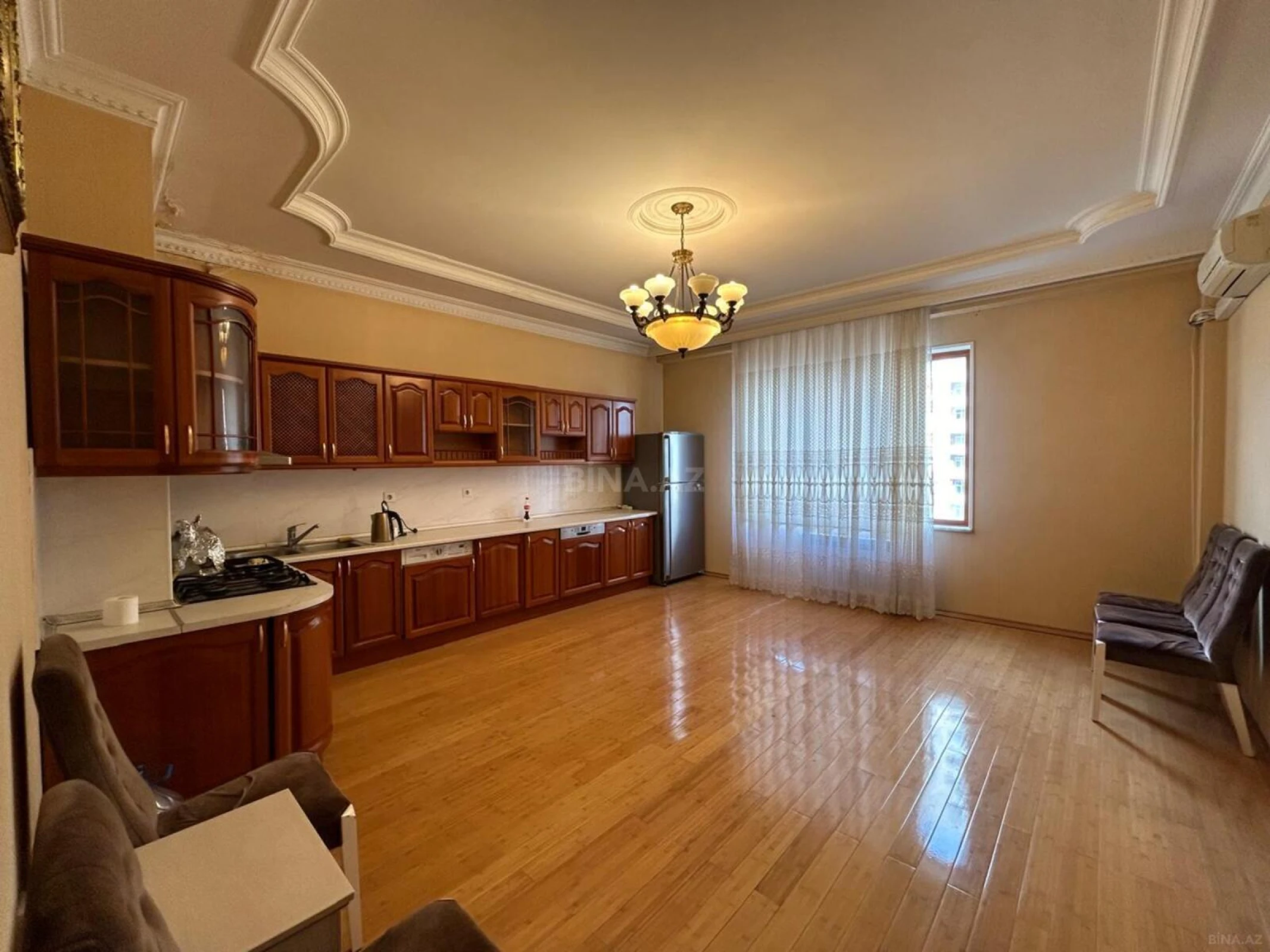 Satılır 4 otaqlı mənzil 220 m²