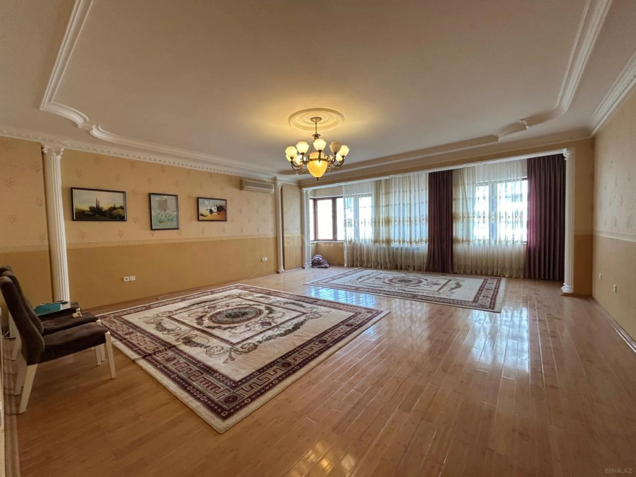 Satılır 4 otaqlı mənzil 220 m²