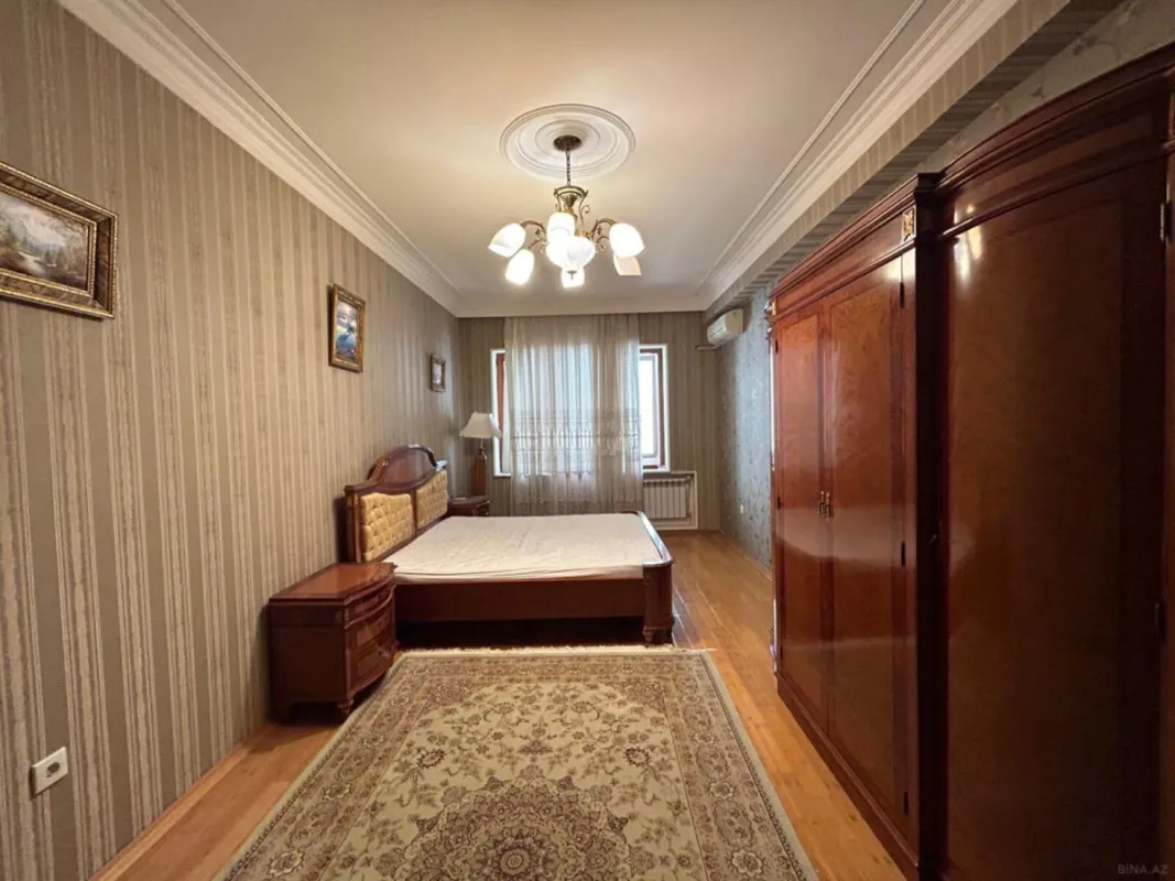 Satılır 4 otaqlı mənzil 220 m²