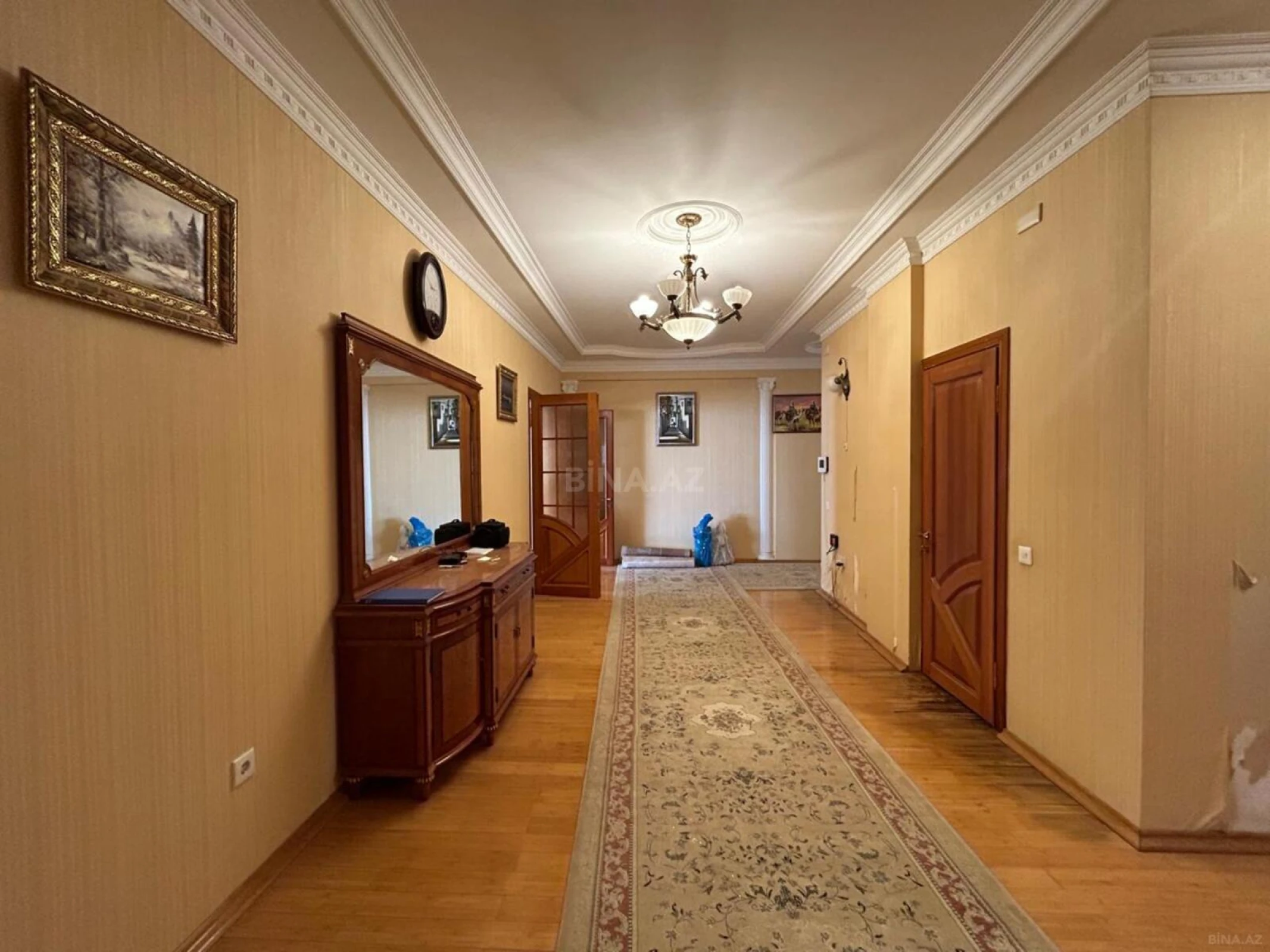 Satılır 4 otaqlı mənzil 220 m²
