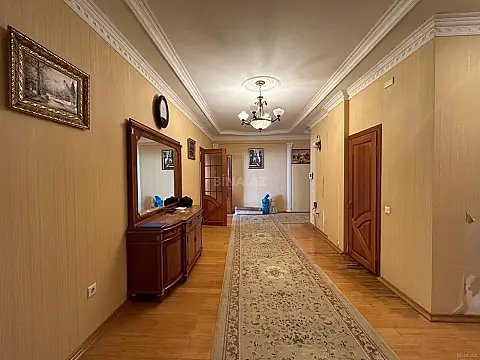 Satılır 4 otaqlı mənzil 220 m²