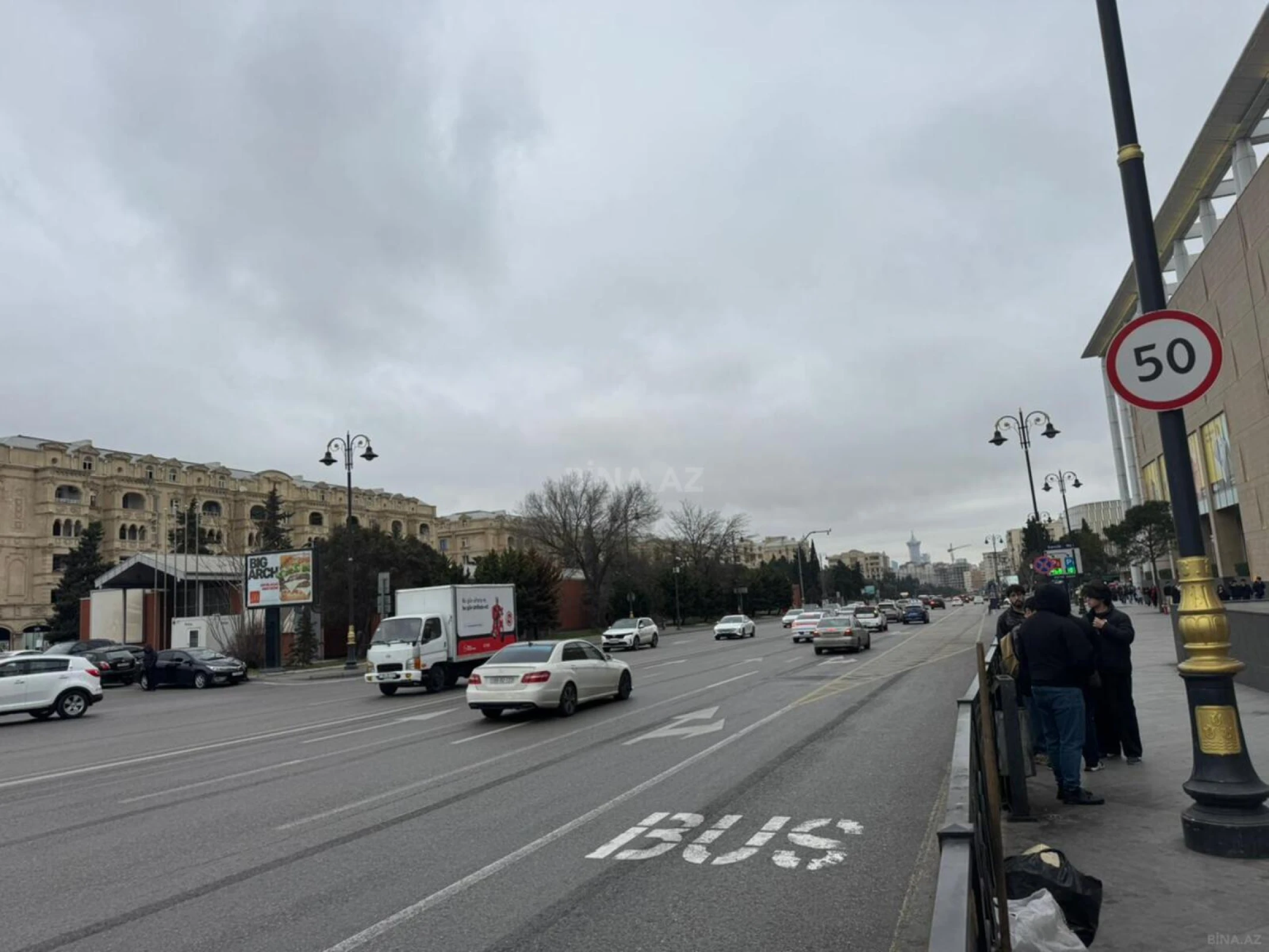 Kirayə verilir 2 otaqlı mənzil 61 m²