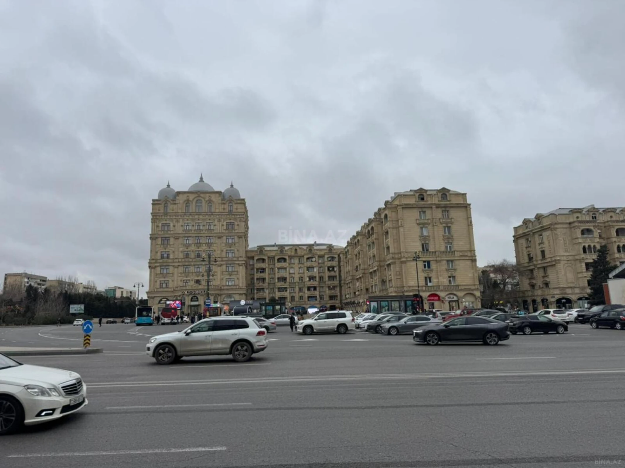 Kirayə verilir 2 otaqlı mənzil 61 m²