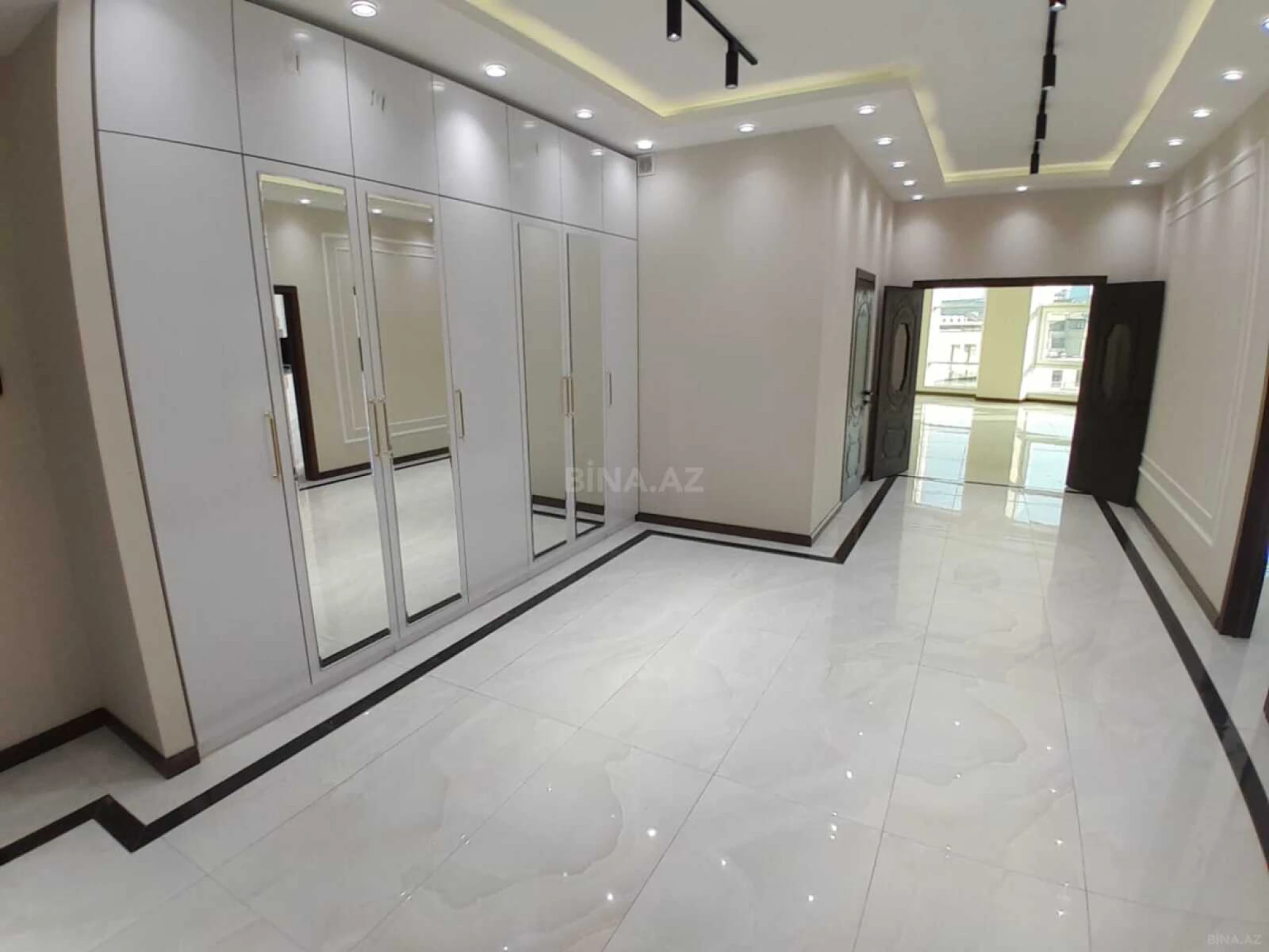 Kirayə verilir 4 otaqlı mənzil 220 m²