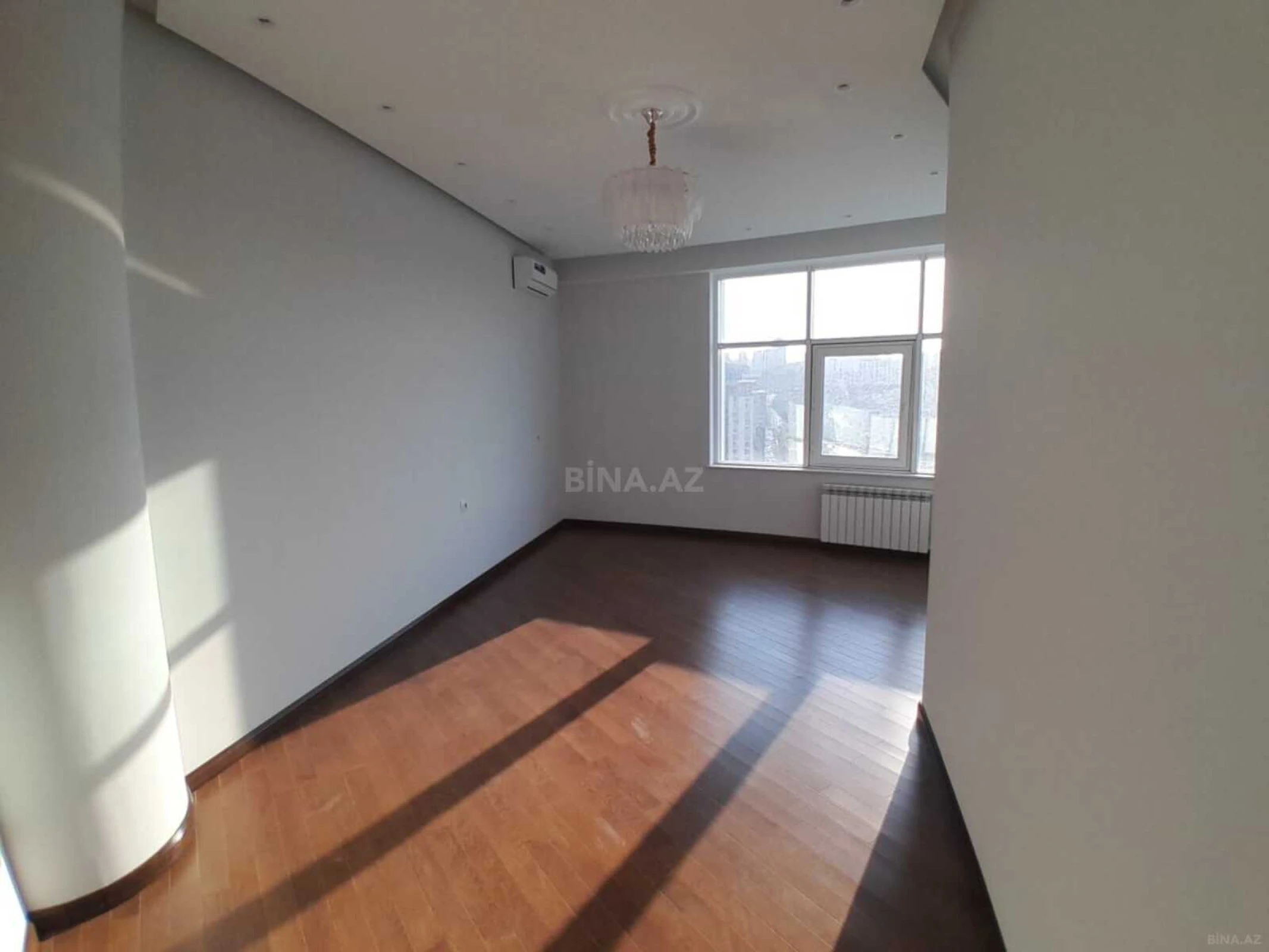 Kirayə verilir 4 otaqlı mənzil 220 m²