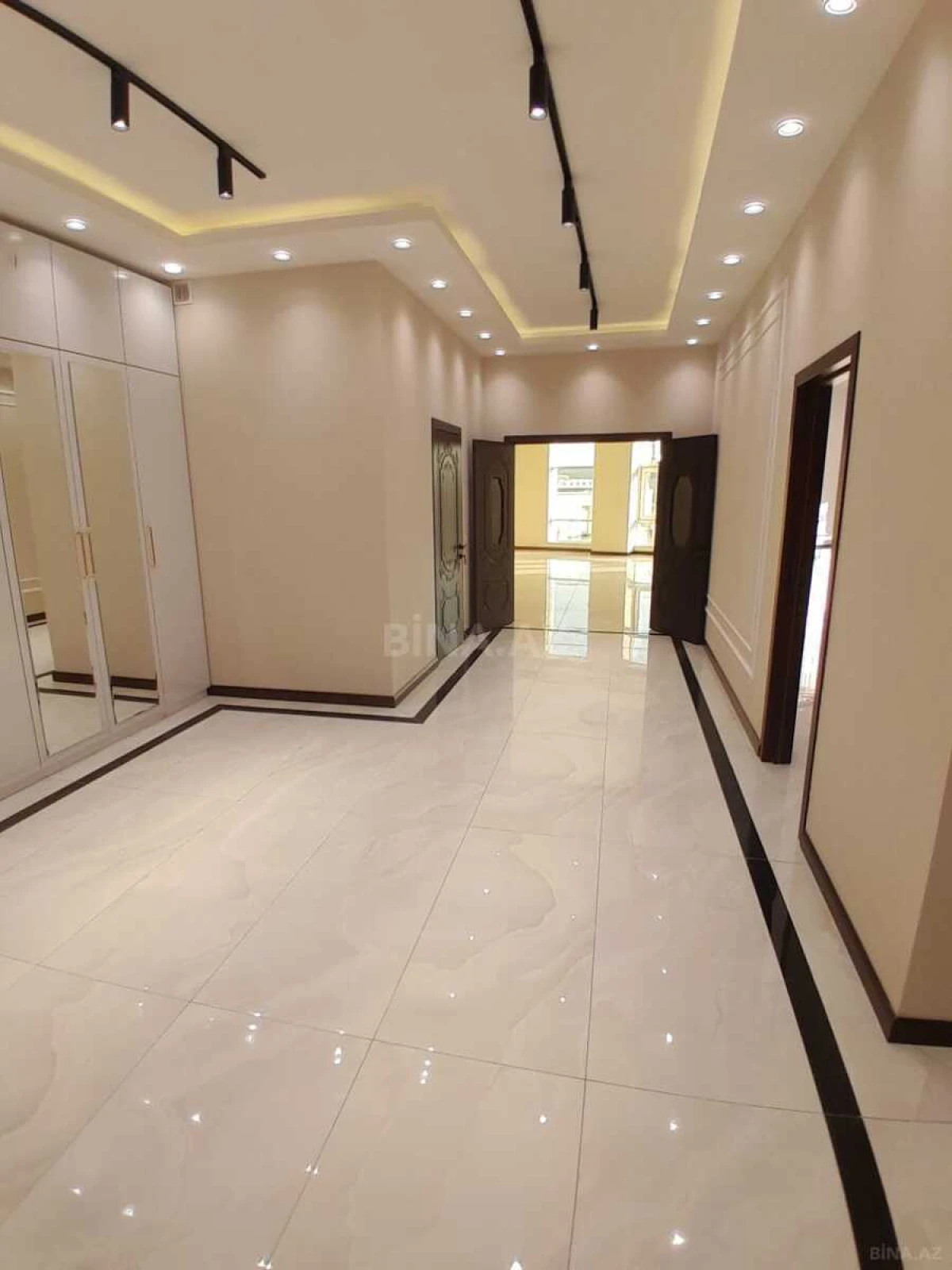 Kirayə verilir 4 otaqlı mənzil 220 m²