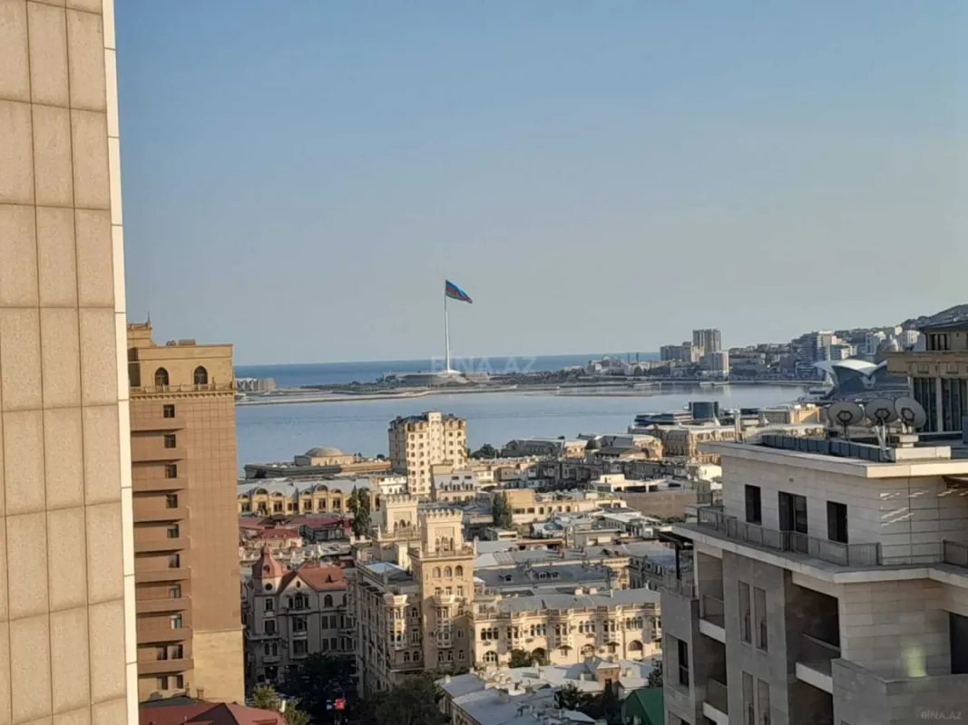 Kirayə verilir 4 otaqlı mənzil 220 m²