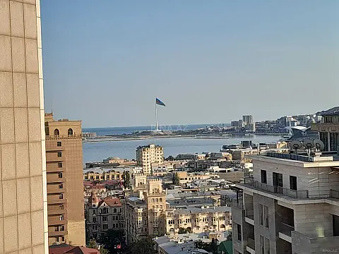 Kirayə verilir 4 otaqlı mənzil 220 m² — Bakı, Sahil qəs. 4 otaq 220.00 m²