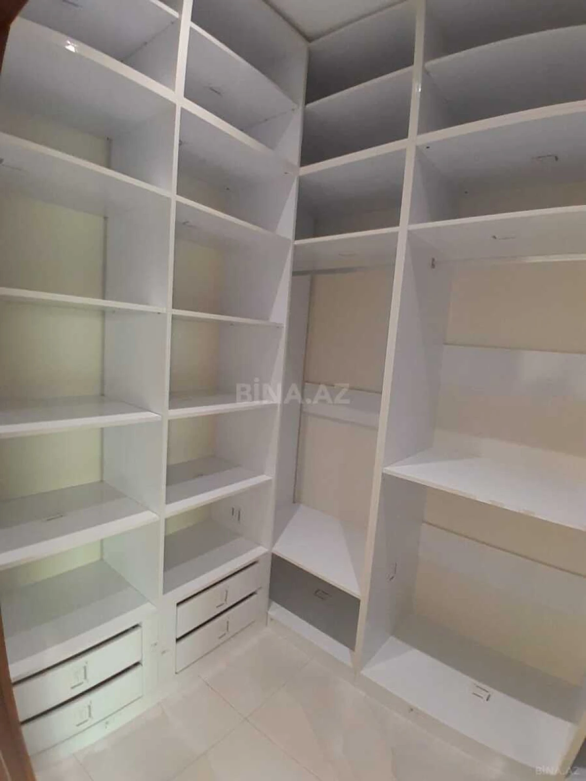 Kirayə verilir 4 otaqlı mənzil 220 m²