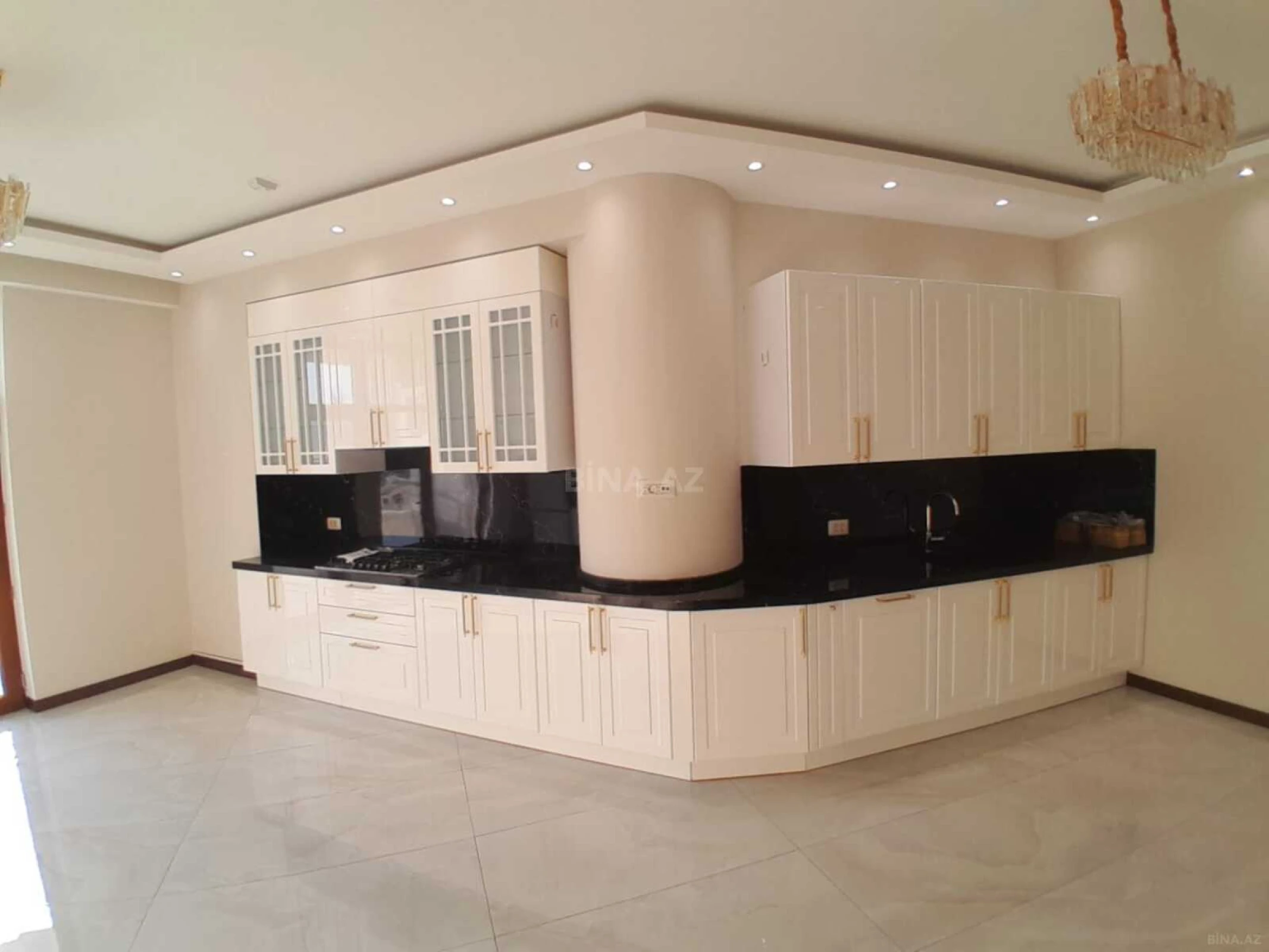 Kirayə verilir 4 otaqlı mənzil 220 m²