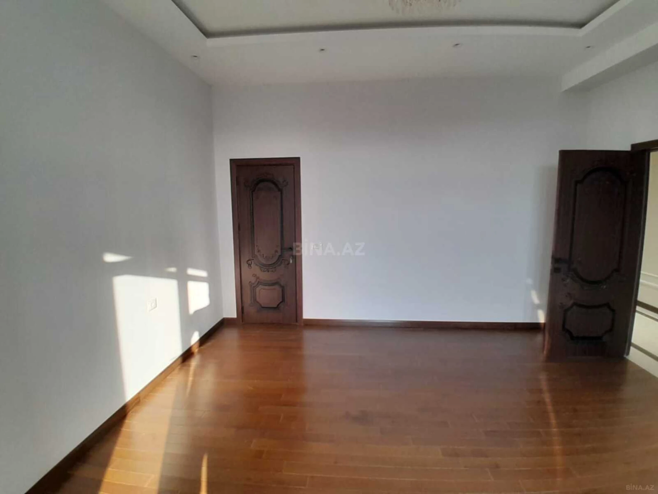 Kirayə verilir 4 otaqlı mənzil 220 m²