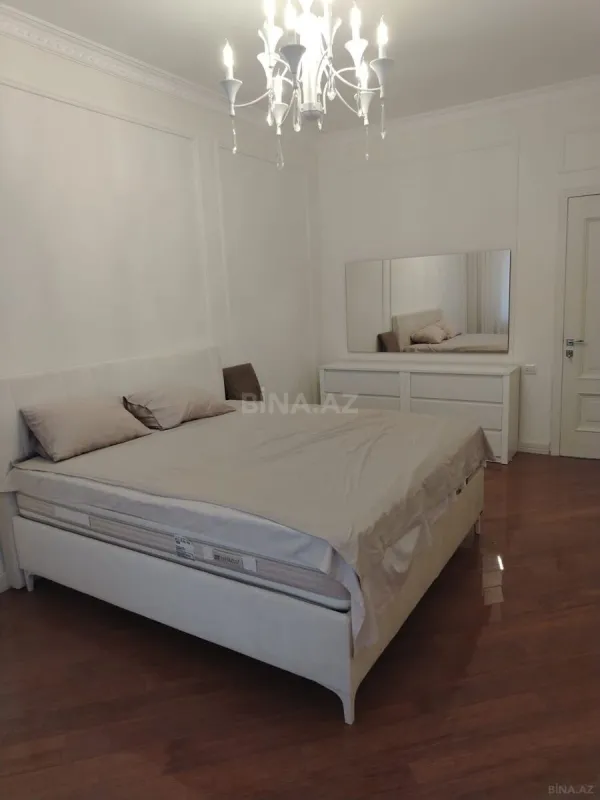 Satılır 3 otaqlı mənzil 150 m²