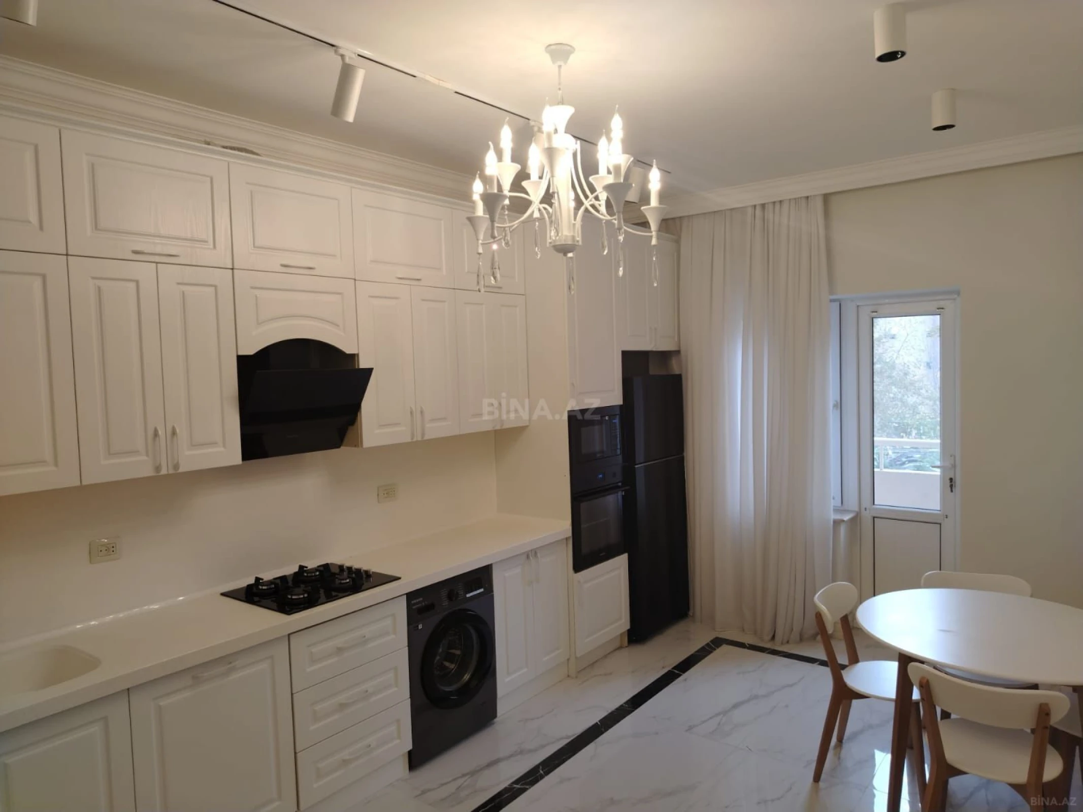 Satılır 3 otaqlı mənzil 150 m²