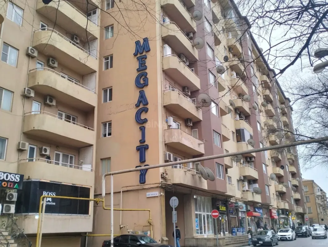 Satılır 3 otaqlı mənzil 150 m²