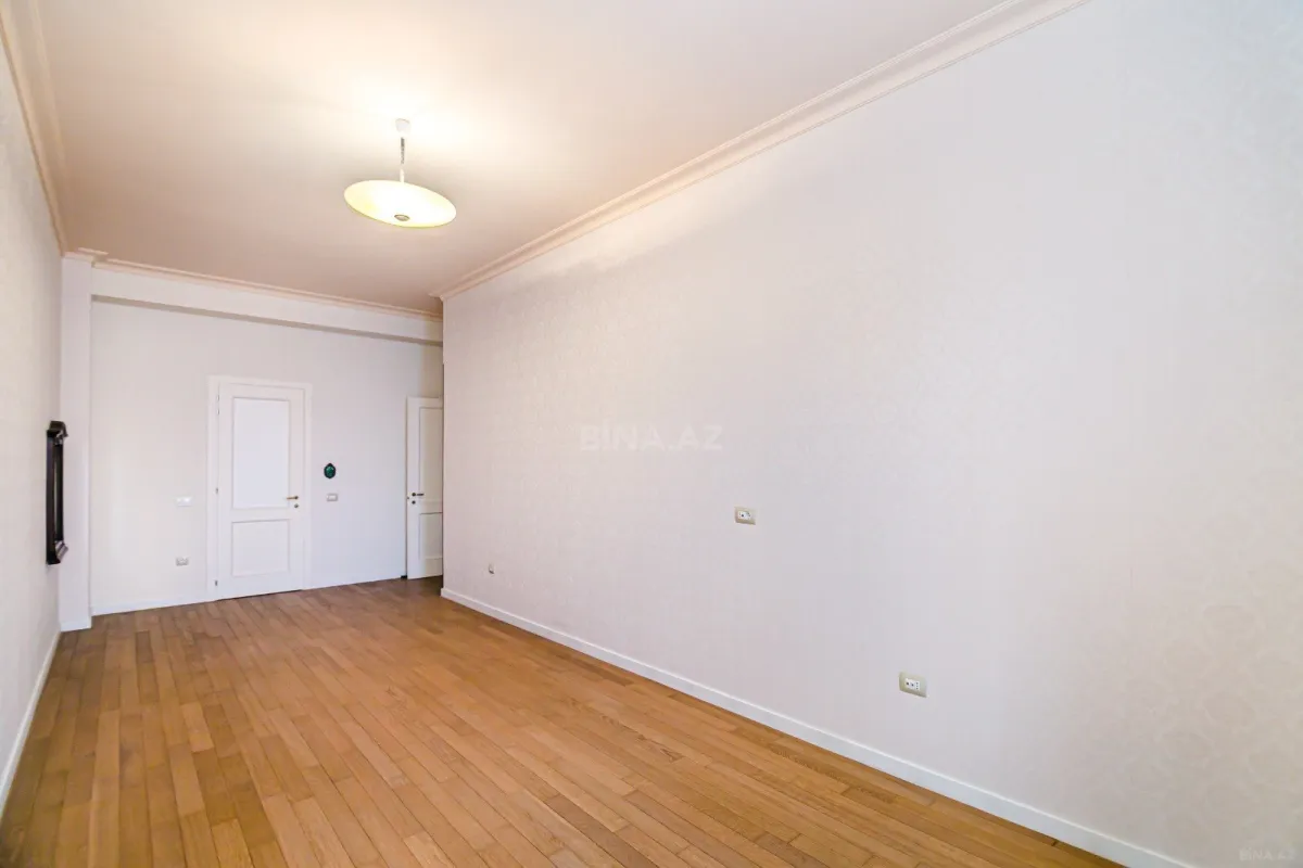 Satılır 3 otaqlı mənzil 153 m²