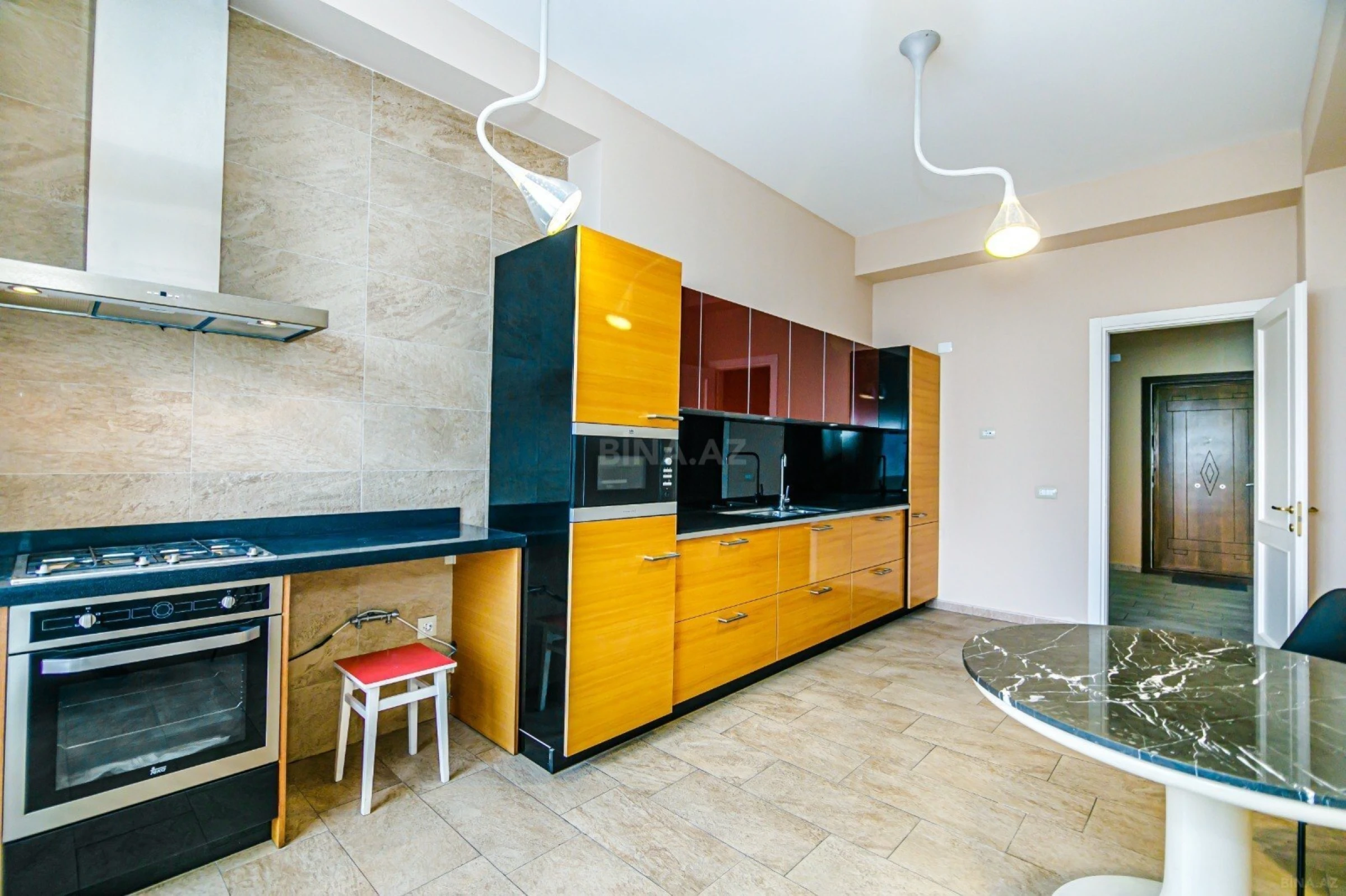 Satılır 3 otaqlı mənzil 153 m²