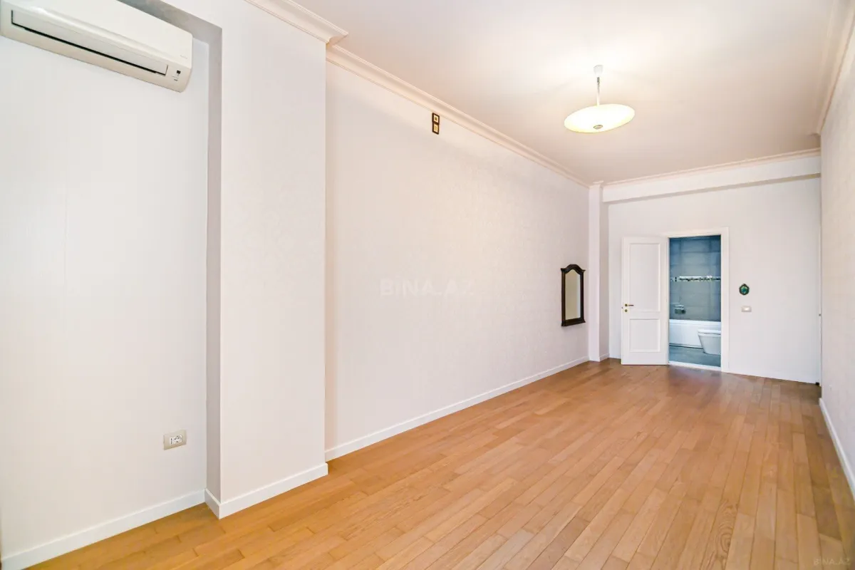 Satılır 3 otaqlı mənzil 153 m²