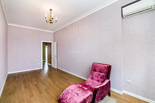 Satılır 3 otaqlı mənzil 153 m²