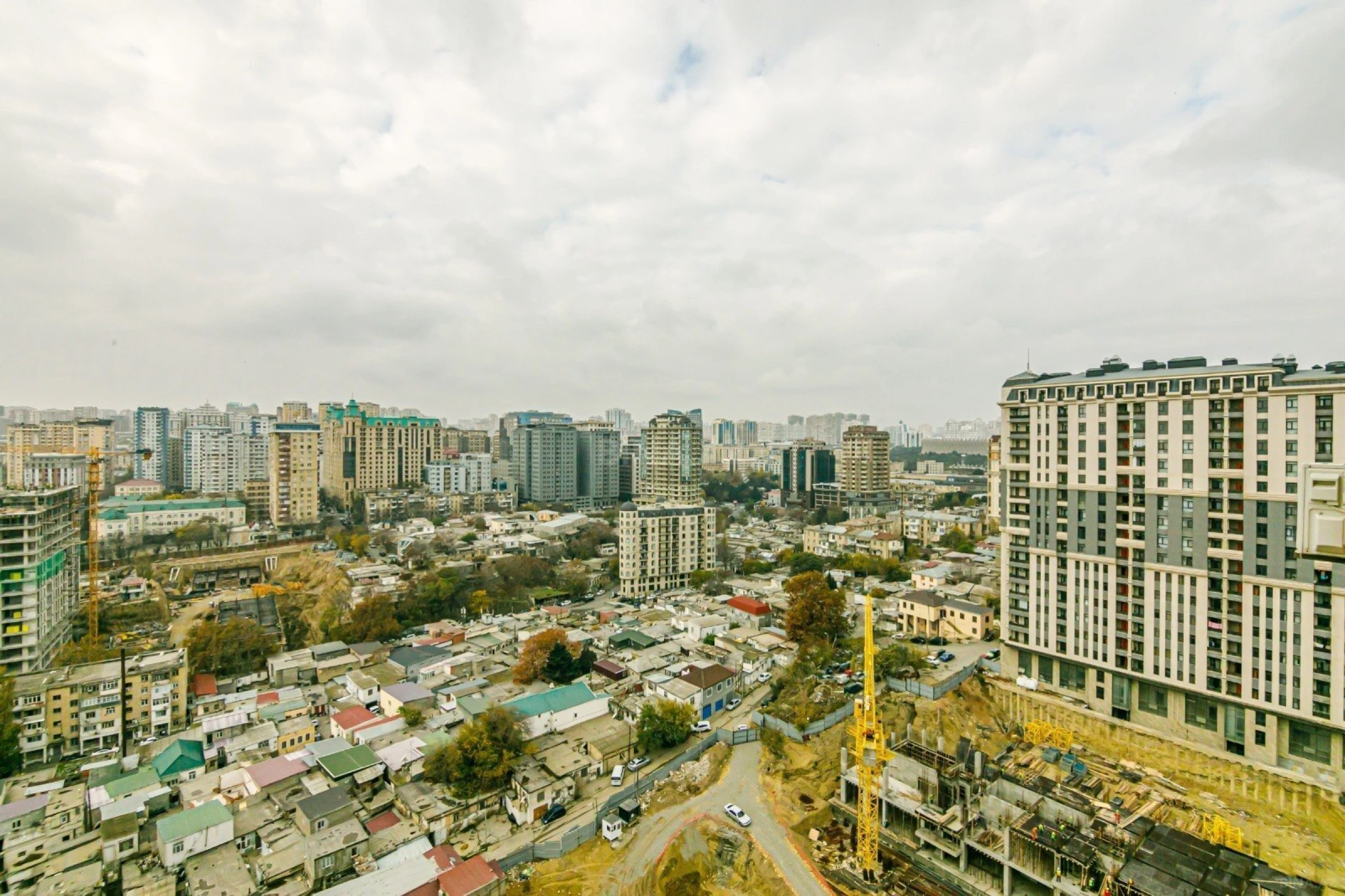 Satılır 3 otaqlı mənzil 153 m²