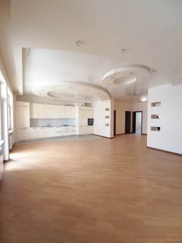 Satılır 3 otaqlı mənzil 135 m²