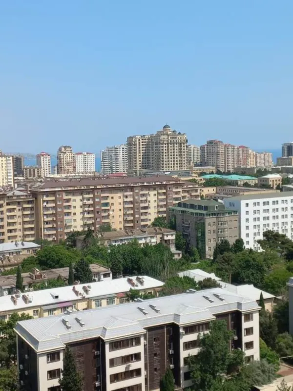 Satılır 3 otaqlı mənzil 135 m²