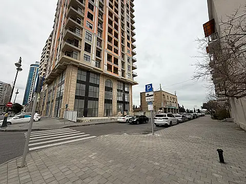 Satılır 3 otaqlı mənzil 122 m²