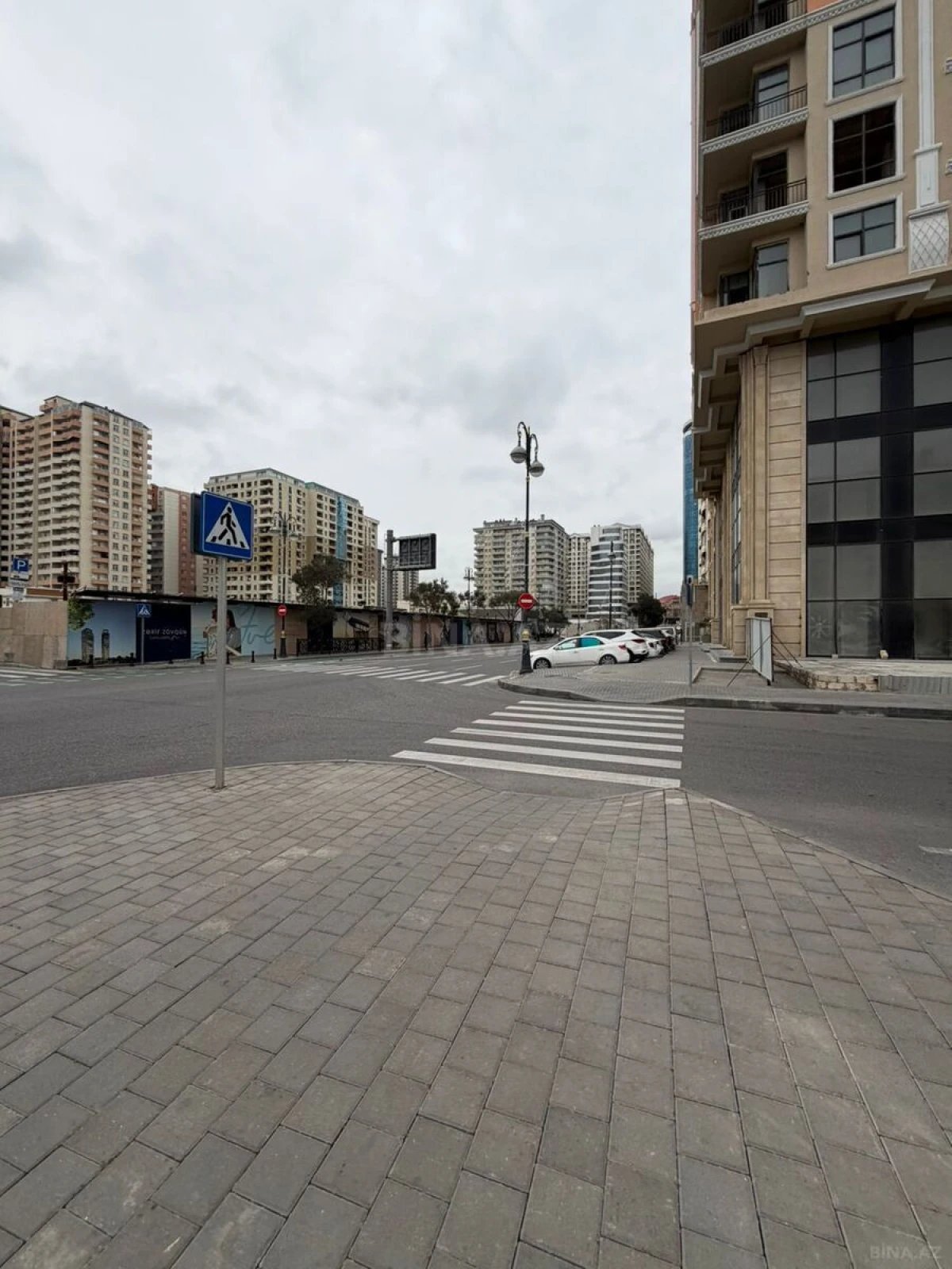 Satılır 3 otaqlı mənzil 122 m²