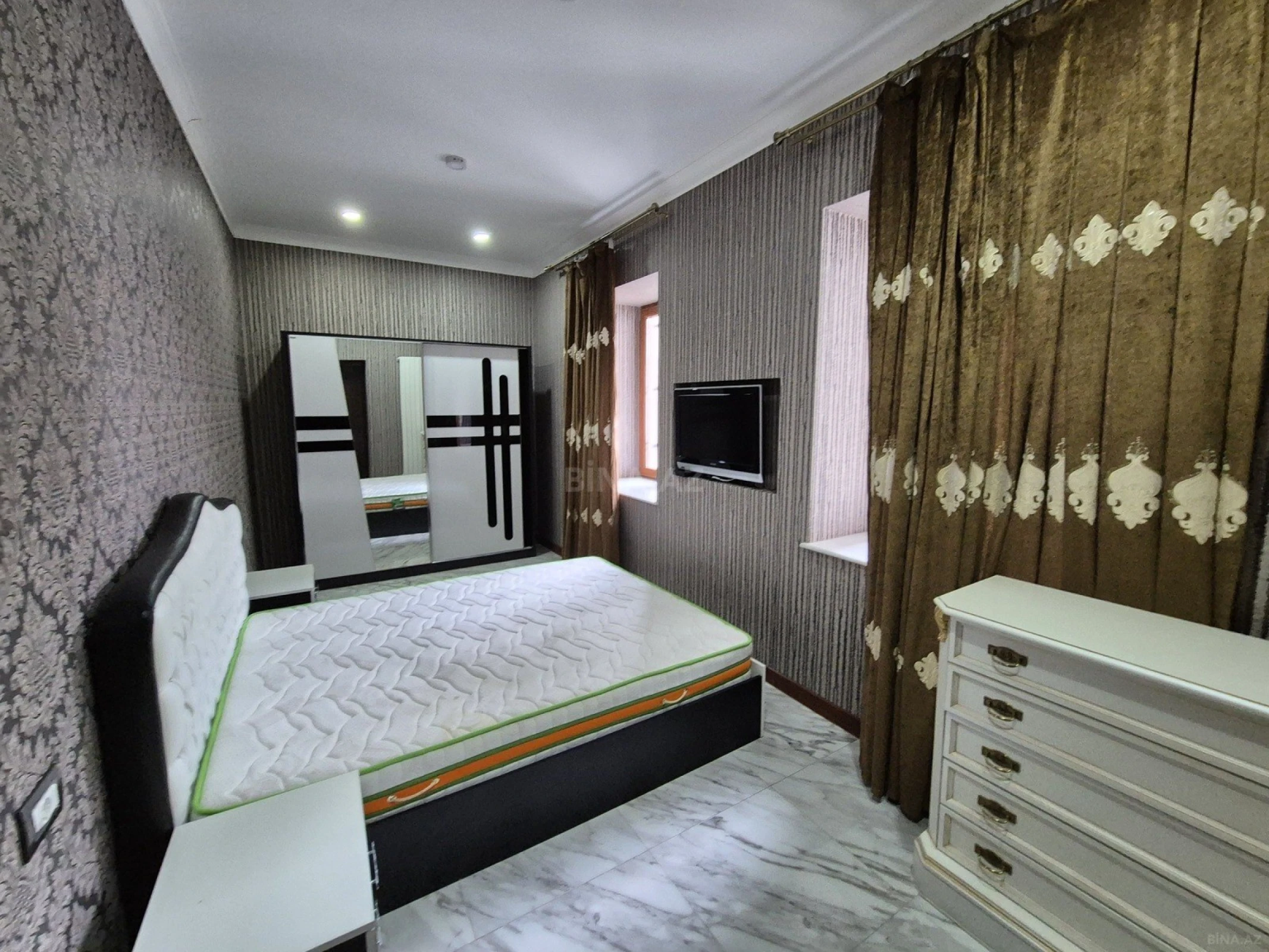 Kirayə verilir 2 otaqlı mənzil 80 m²