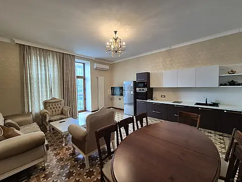 Kirayə verilir 2 otaqlı mənzil 80 m²