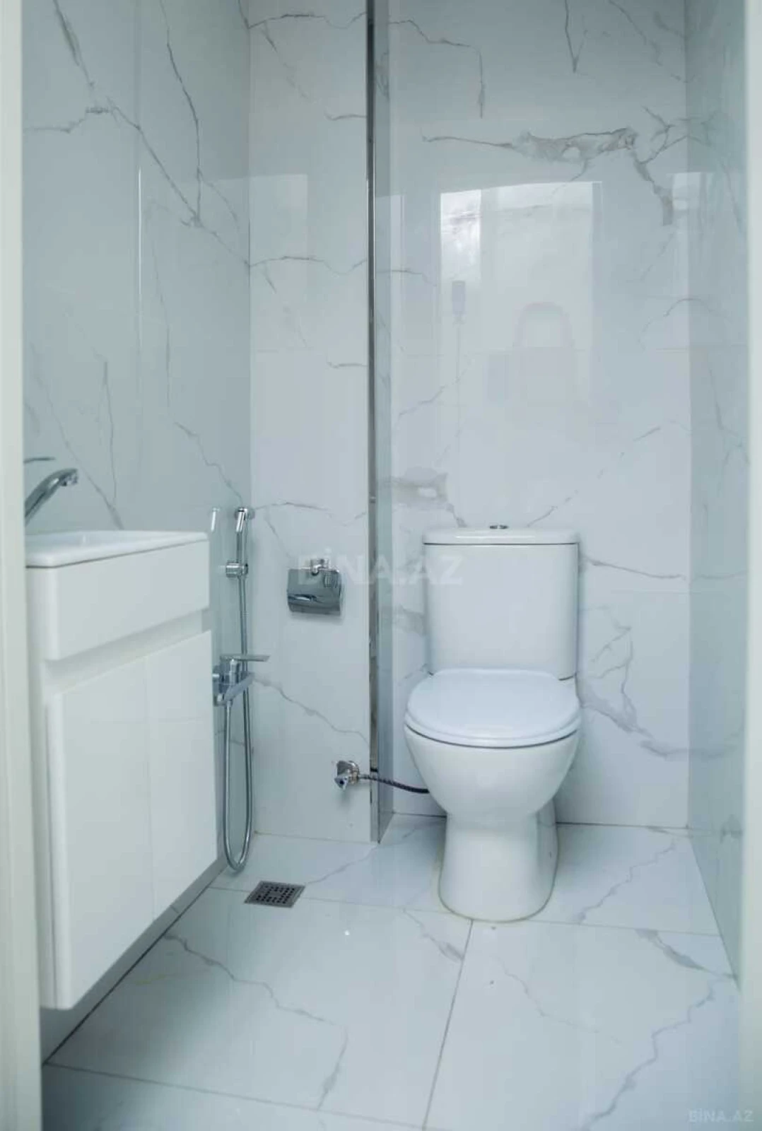 Satılır 4 otaqlı mənzil 131 m²