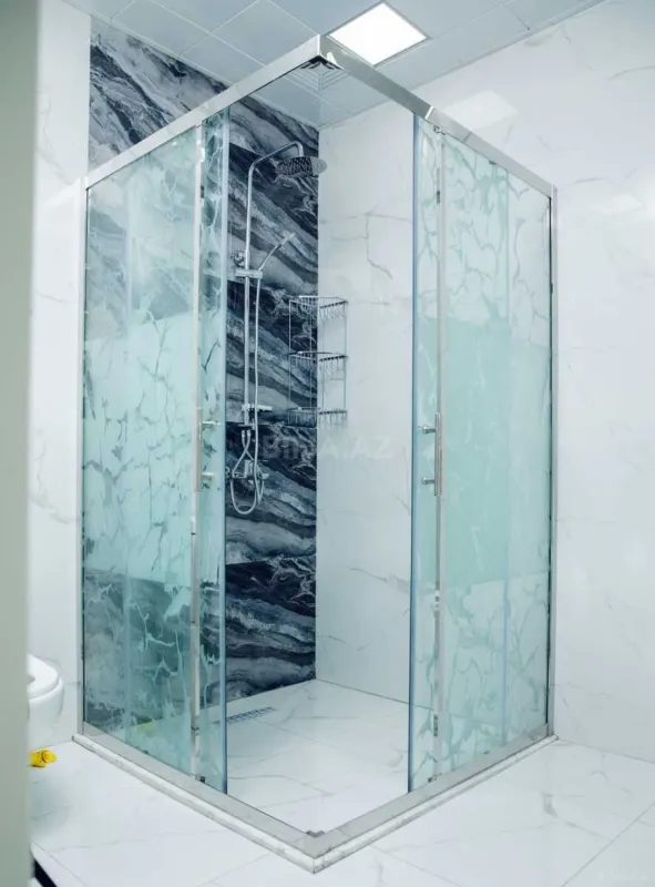 Satılır 4 otaqlı mənzil 131 m²