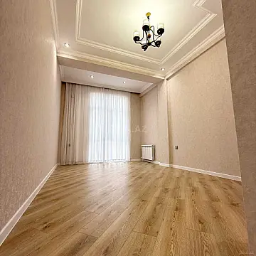 Satılır 4 otaqlı mənzil 131 m²