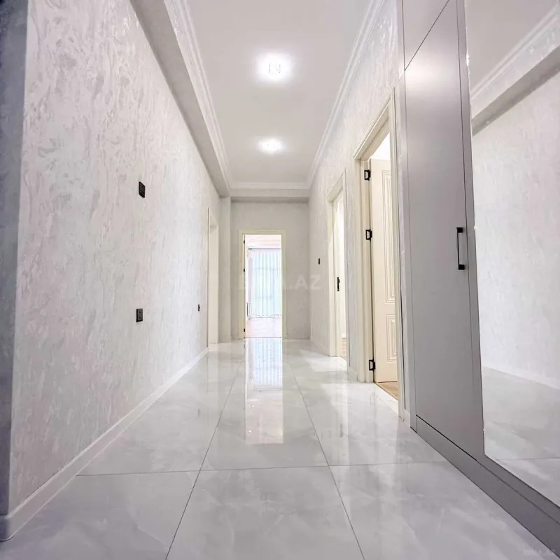 Satılır 4 otaqlı mənzil 131 m²