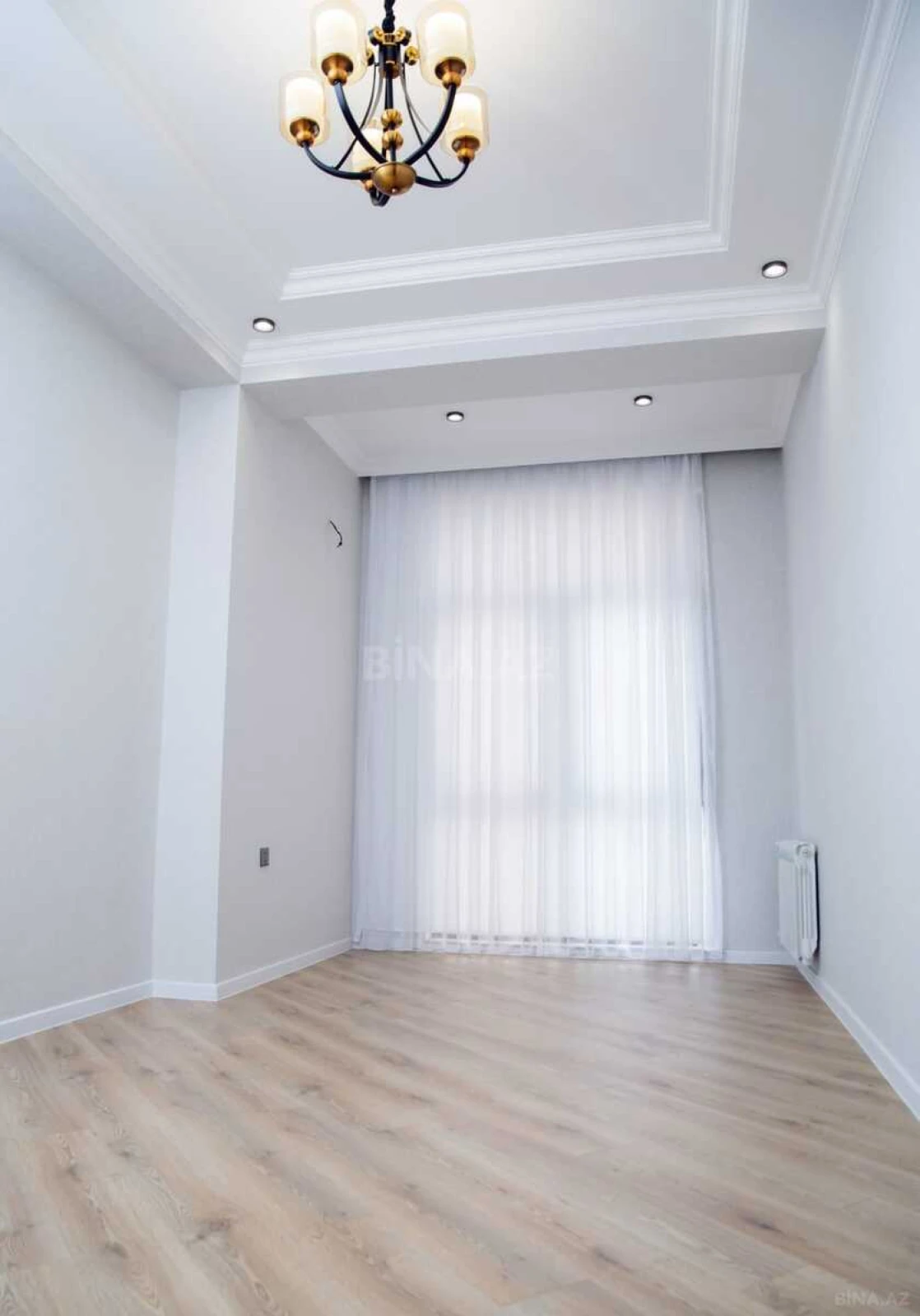 Satılır 4 otaqlı mənzil 131 m²