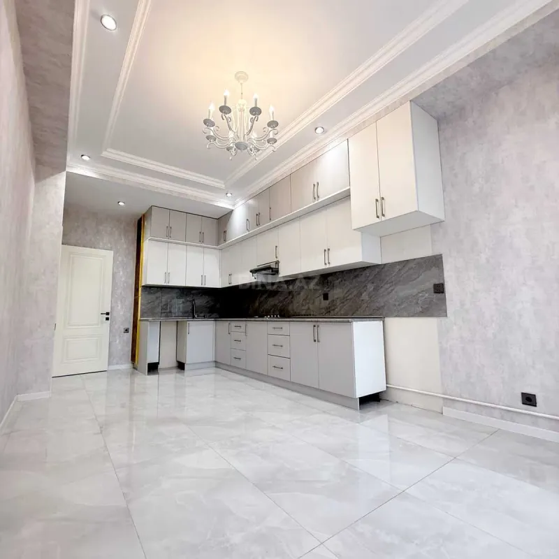 Satılır 4 otaqlı mənzil 131 m²