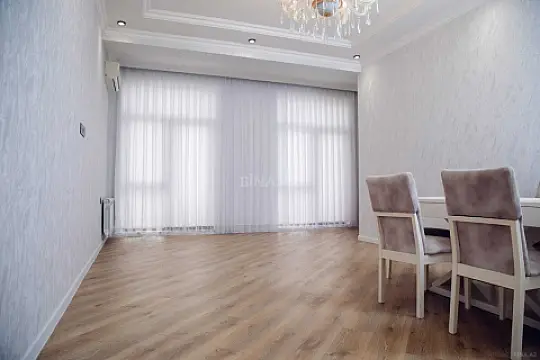 Satılır 4 otaqlı mənzil 131 m²