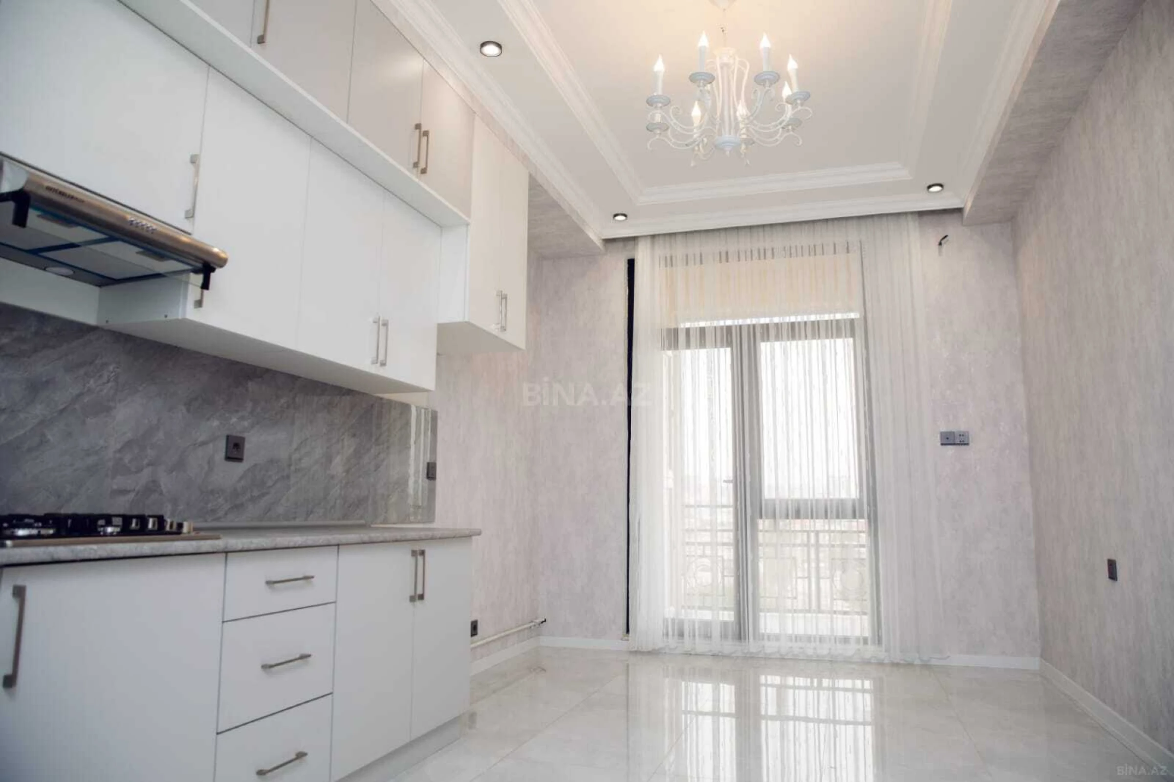 Satılır 4 otaqlı mənzil 131 m²
