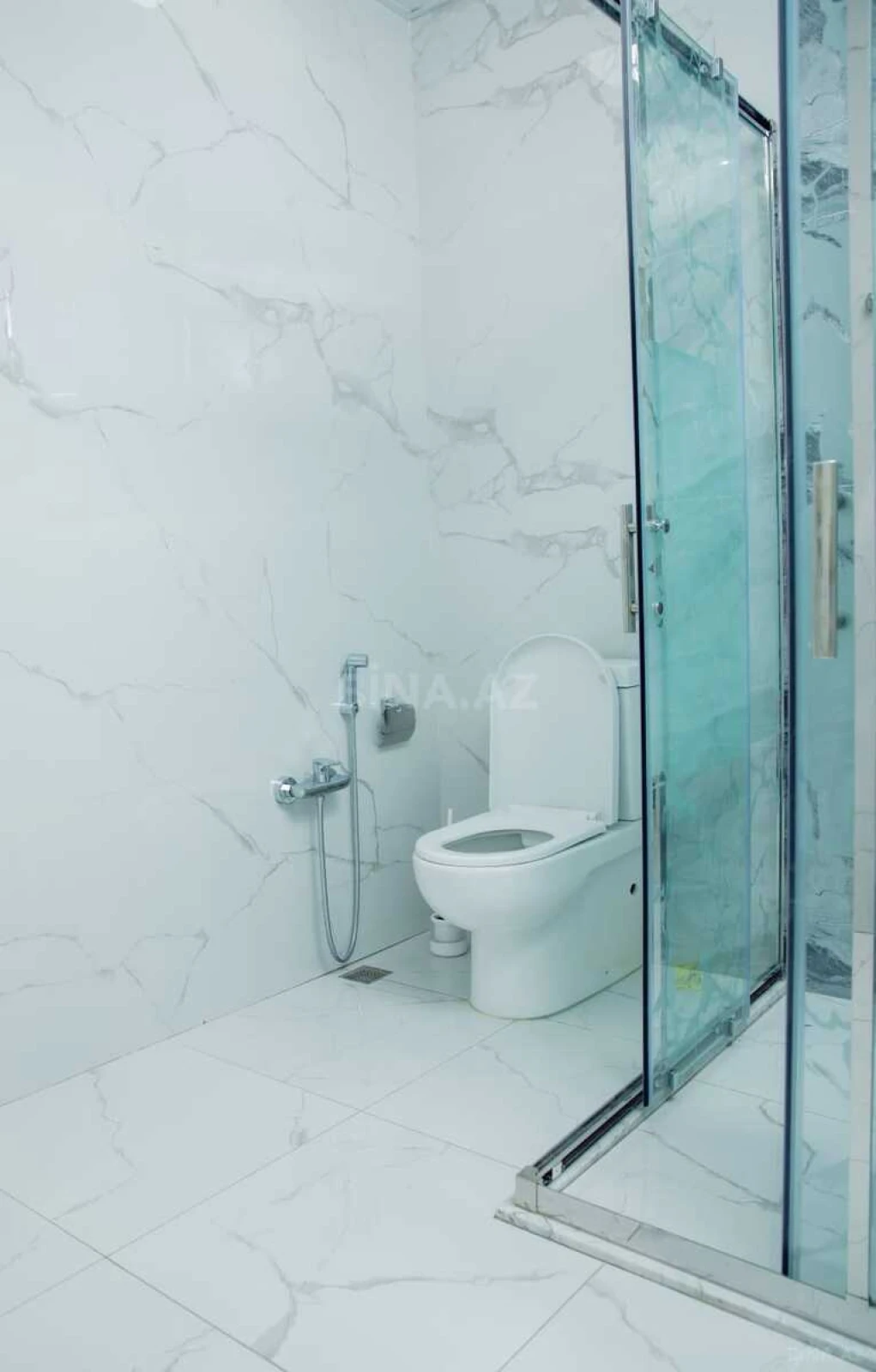 Satılır 4 otaqlı mənzil 131 m²