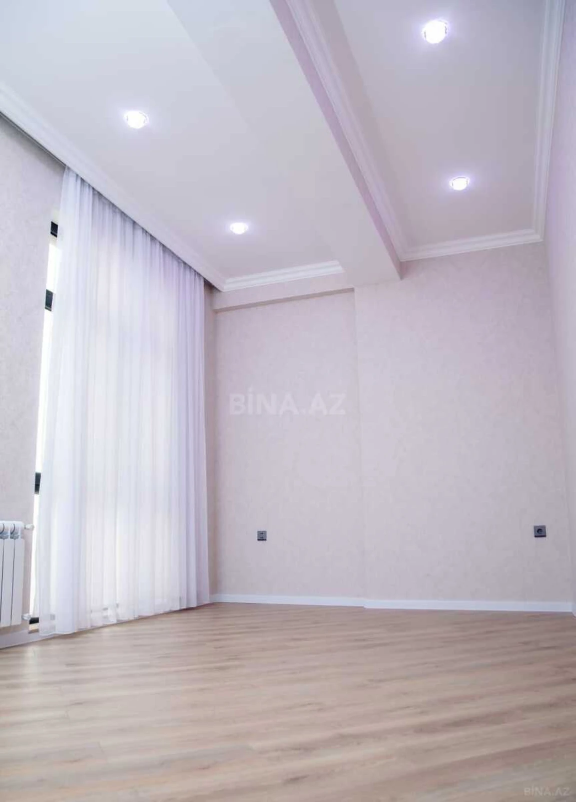 Satılır 4 otaqlı mənzil 131 m²