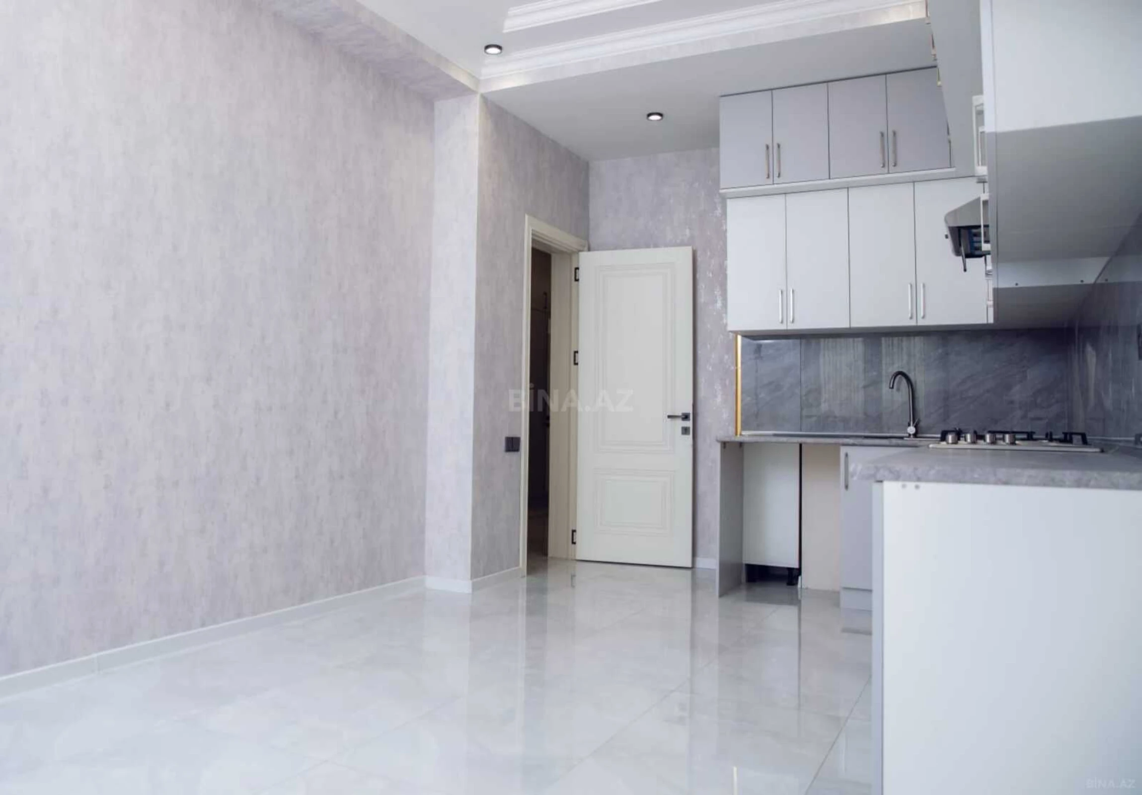 Satılır 4 otaqlı mənzil 131 m²