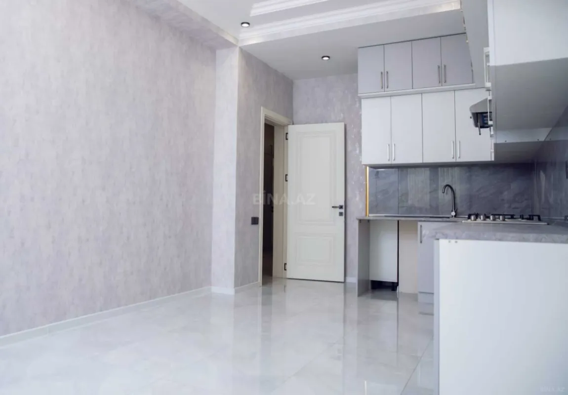 Satılır 4 otaqlı mənzil 131 m²