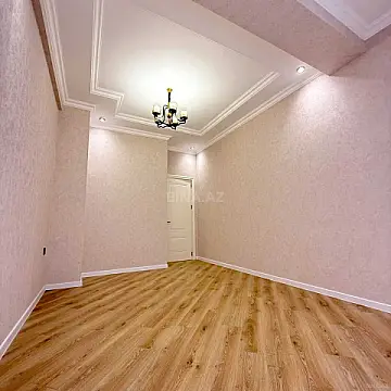 Satılır 4 otaqlı mənzil 131 m²