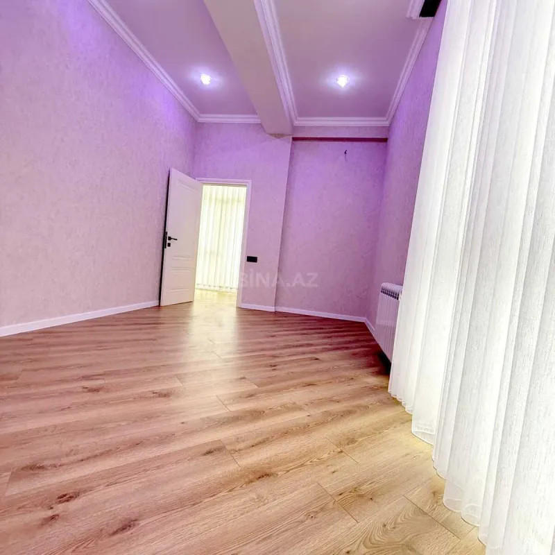 Satılır 4 otaqlı mənzil 131 m²