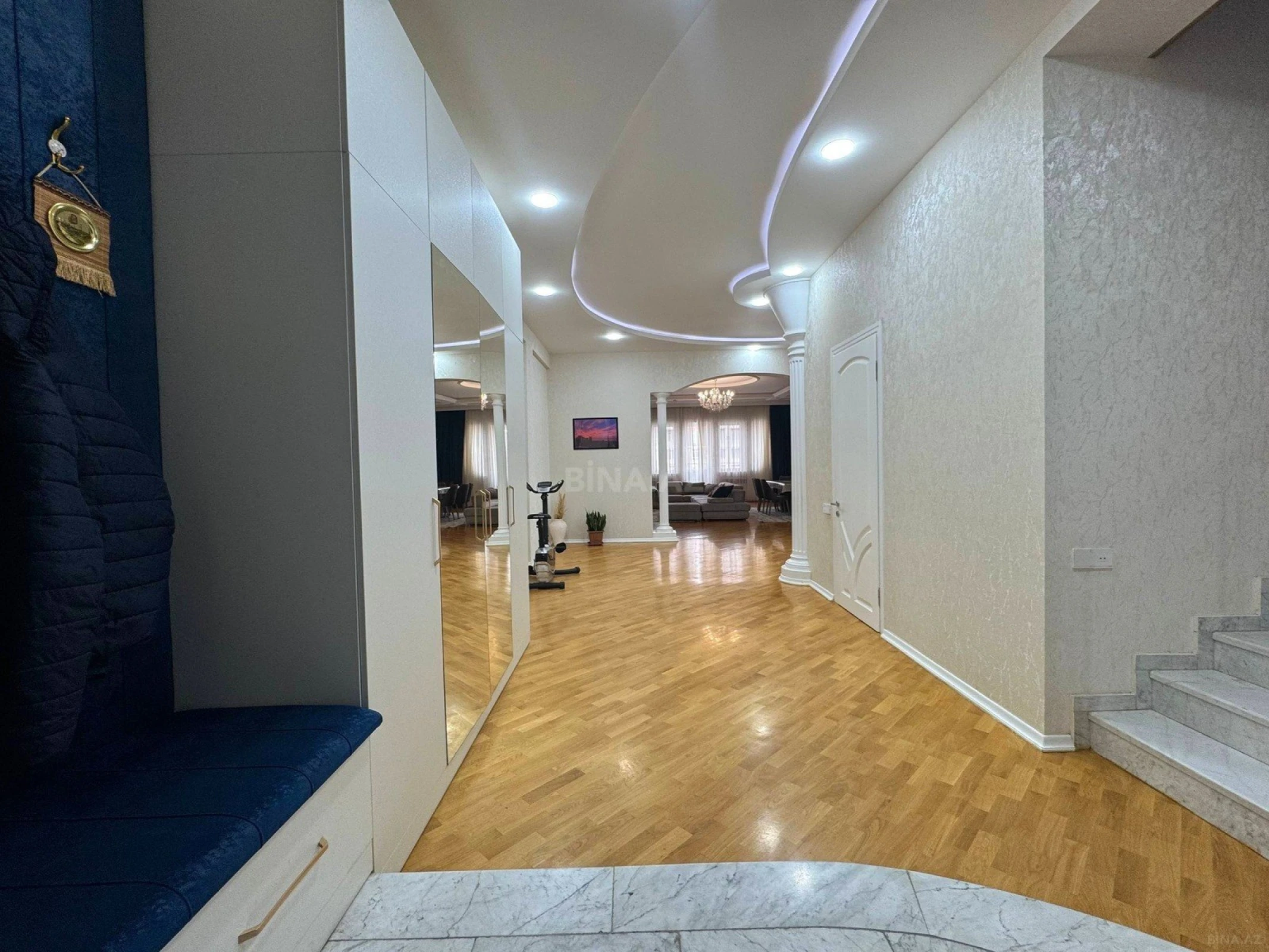 Satılır 7 otaqlı mənzil 533 m²