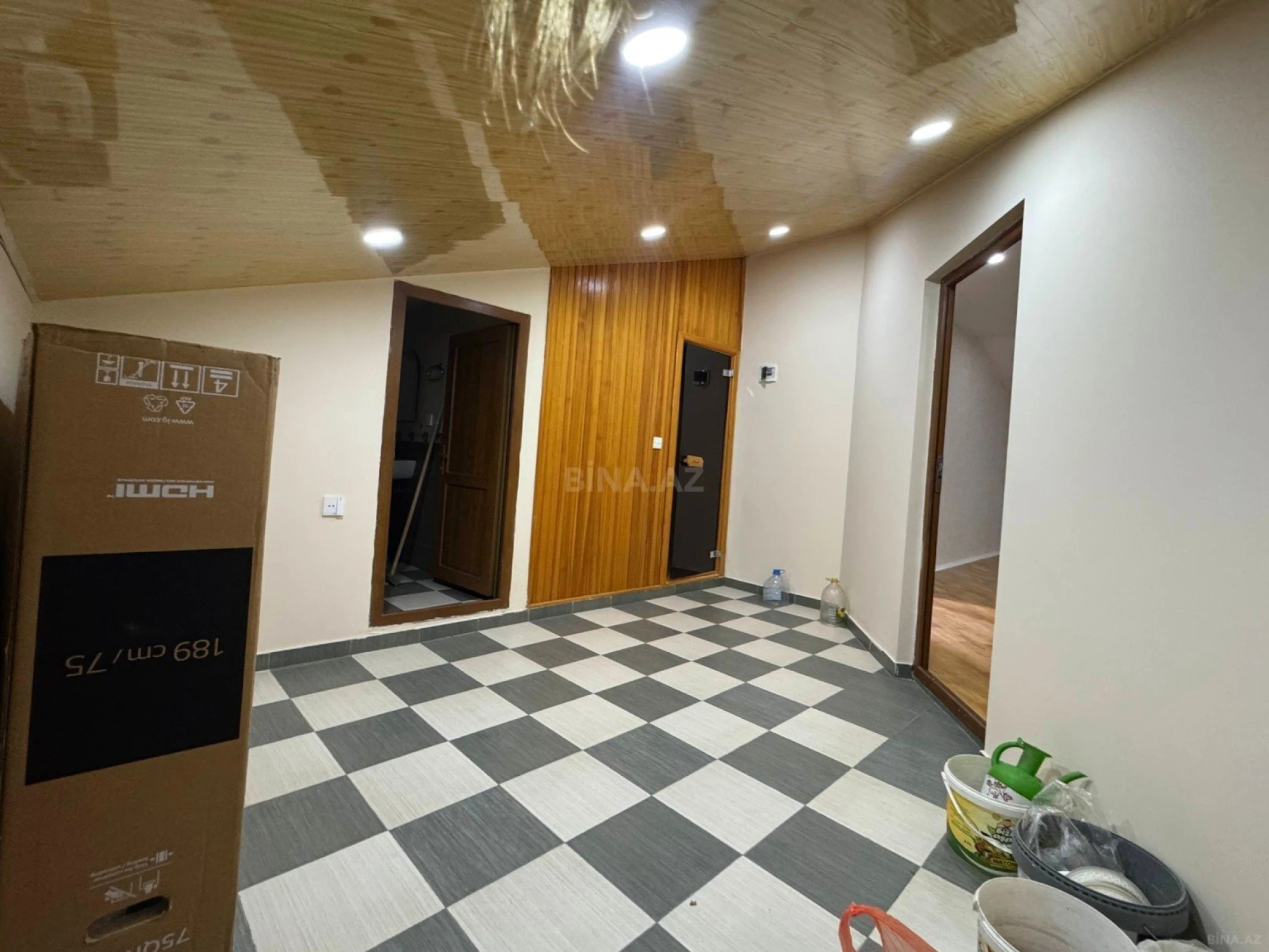 Satılır 7 otaqlı mənzil 533 m²