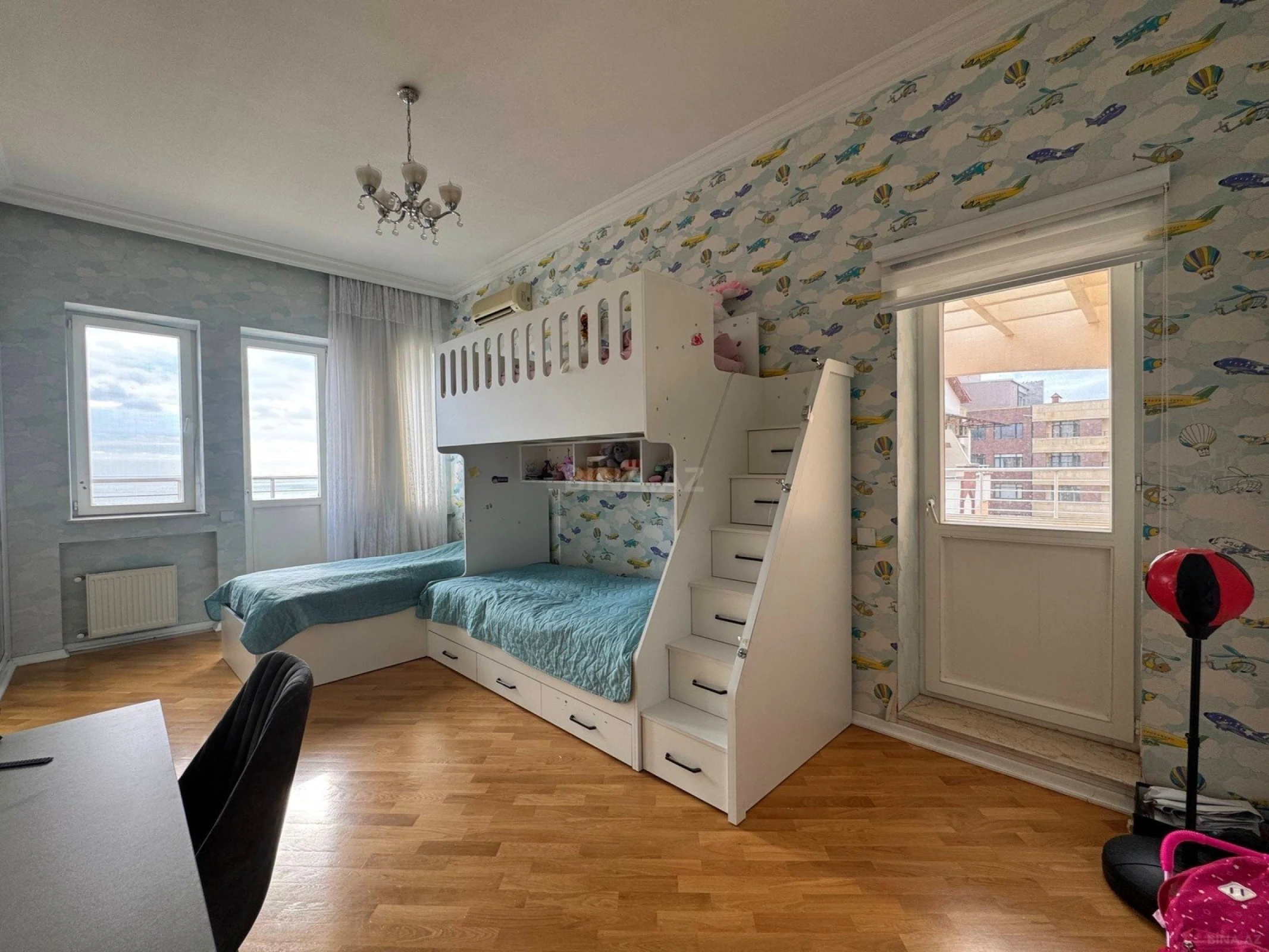 Satılır 7 otaqlı mənzil 533 m²