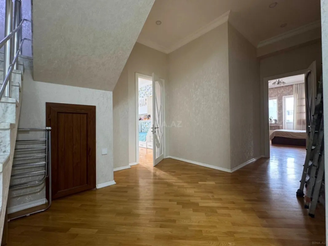 Satılır 7 otaqlı mənzil 533 m²